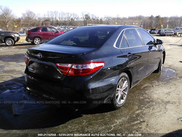 4T1BF1FKXGU192676 - 2016 TOYOTA CAMRY LE/XLE/SE/XSE Schwarz Foto 4