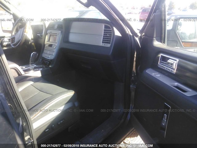 5LMFU28517LJ19526 - 2007 LINCOLN NAVIGATOR 黑色 照片 5