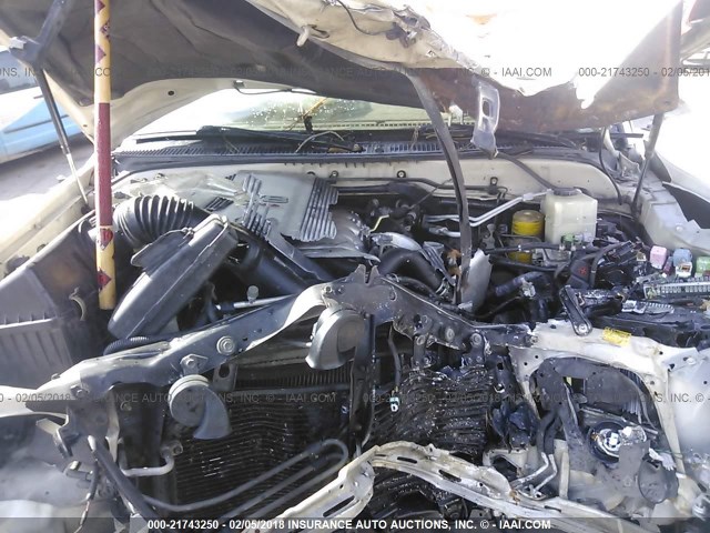 JTJHT00W443540631 - 2004 LEXUS LX 470 WHITE photo 10