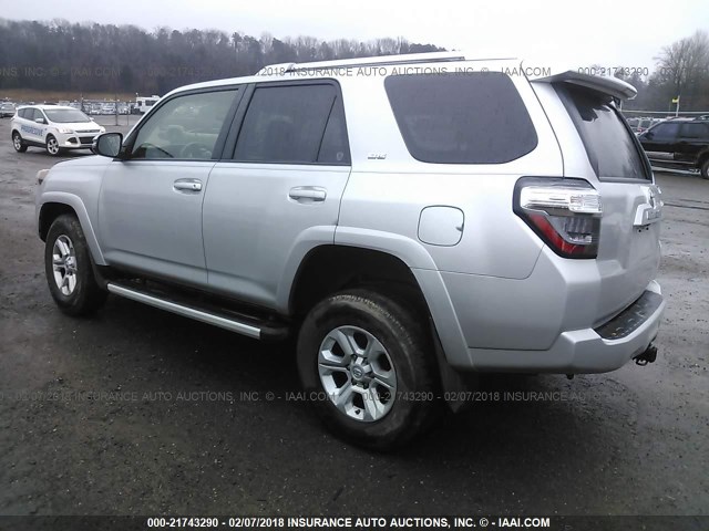 JTEBU5JRXF5232457 - 2015 TOYOTA 4RUNNER SR5/LIMITED/TRAIL/TRD RPO SILVER photo 3