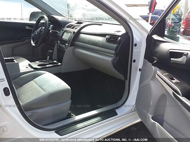 4T4BF1FK1CR196003 - 2012 TOYOTA CAMRY SE/LE/XLE WHITE photo 5