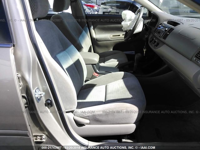 4T1BE32K74U896088 - 2004 TOYOTA CAMRY LE/XLE/SE ოქროსფერი ფოტო 5