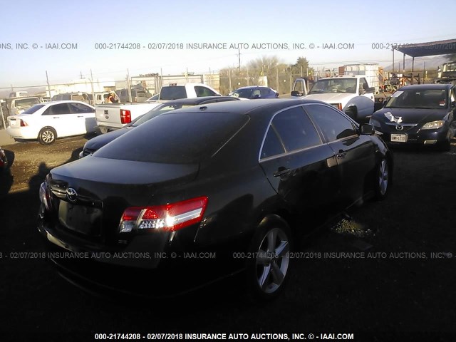 4T1BF3EK4BU739477 - 2011 TOYOTA CAMRY SE/LE/XLE BLACK photo 4