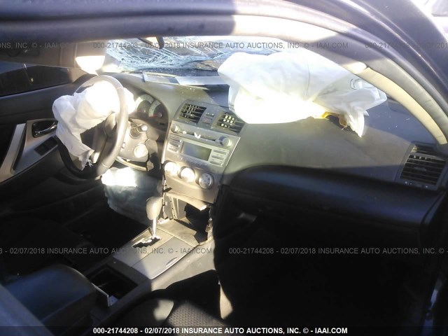 4T1BF3EK4BU739477 - 2011 TOYOTA CAMRY SE/LE/XLE BLACK photo 5