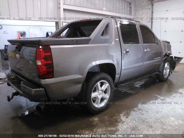 3GNFK12388G251557 - 2008 CHEVROLET AVALANCHE K1500 GRAY photo 4