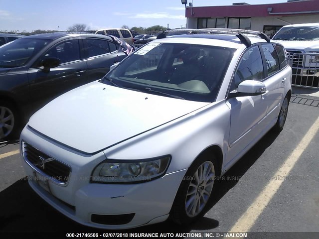 YV1MW382092473366 - 2009 VOLVO V50 2.4I WHITE photo 2