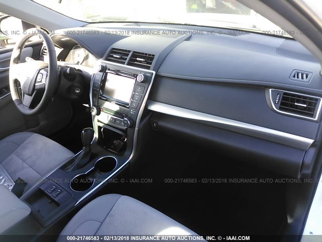 4T1BF1FK0HU435249 - 2017 TOYOTA CAMRY LE/XLE/SE/XSE Blanc photo 5