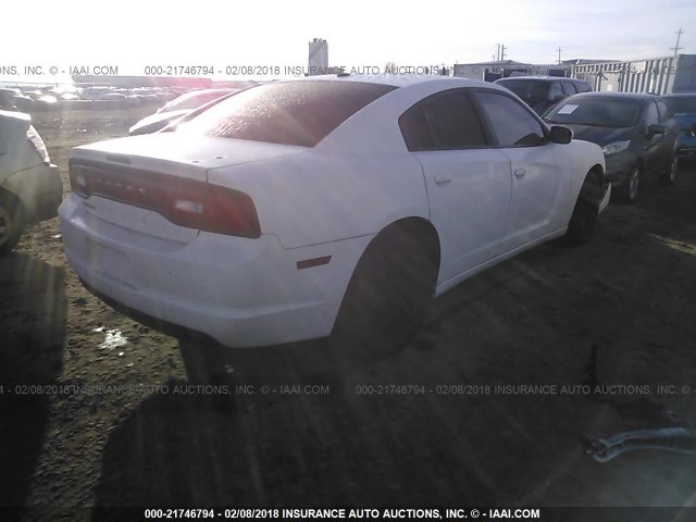 2B3CL3CG2BH518710 - 2011 DODGE CHARGER WHITE photo 4