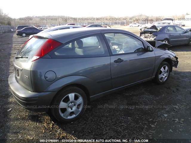 3FAFP31393R192920 - 2003 FORD FOCUS ZX3 GRAY photo 4