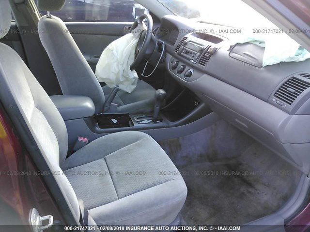 4T1BE32K02U085486 - 2002 TOYOTA CAMRY LE/XLE/SE 栗色 照片 5