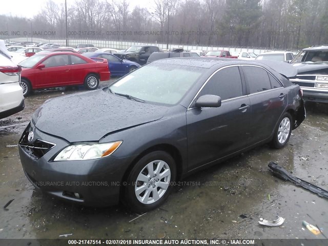 4T1BK46KX8U068597 - 2008 TOYOTA CAMRY LE/XLE/SE GRAY photo 2