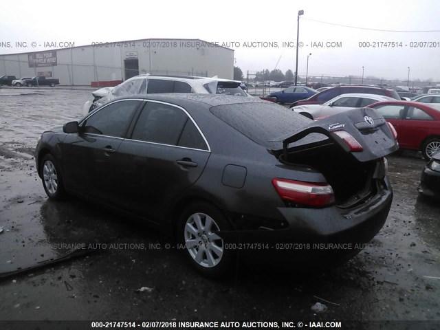 4T1BK46KX8U068597 - 2008 TOYOTA CAMRY LE/XLE/SE GRAY photo 3