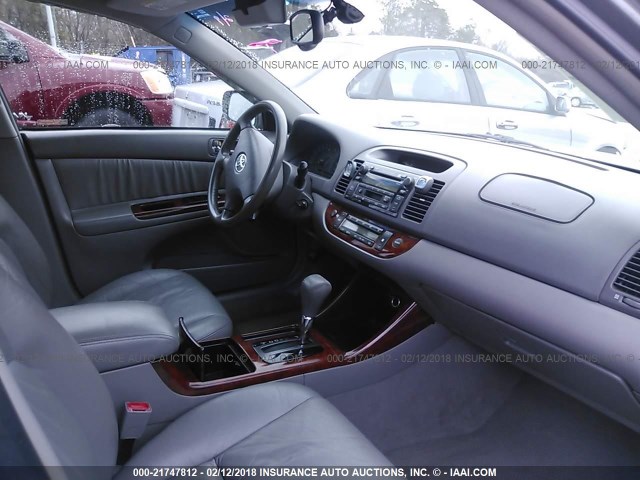 4T1BF30K92U522398 - 2002 TOYOTA CAMRY LE/XLE/SE 灰色 照片 5