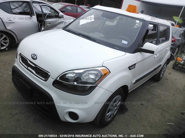 KNDJT2A57D7768489 - 2013 KIA SOUL WHITE photo 2