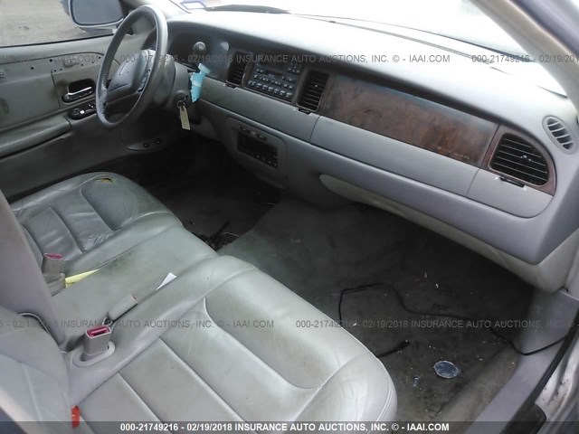 1LNHM81W2YY819190 - 2000 LINCOLN TOWN CAR EXECUTIVE SILVER photo 5