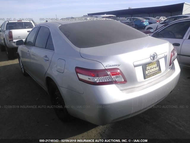 4T1BF3EK2BU777130 - 2011 TOYOTA CAMRY SE/LE/XLE ვერცხლისფერი ფოტო 3