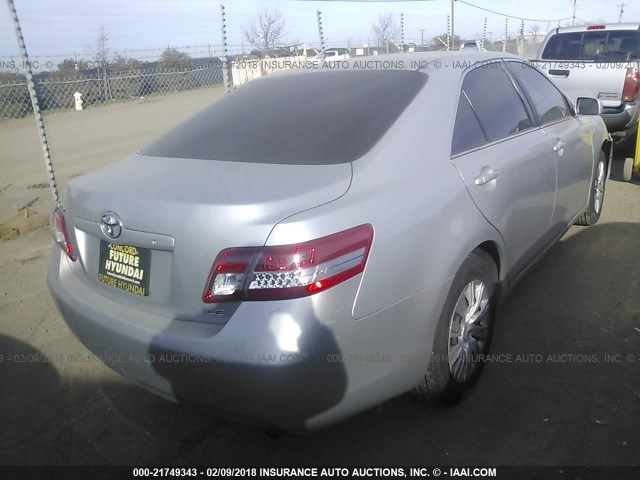 4T1BF3EK2BU777130 - 2011 TOYOTA CAMRY SE/LE/XLE ვერცხლისფერი ფოტო 4