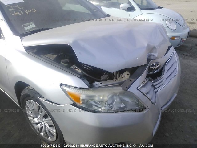 4T1BF3EK2BU777130 - 2011 TOYOTA CAMRY SE/LE/XLE ვერცხლისფერი ფოტო 6