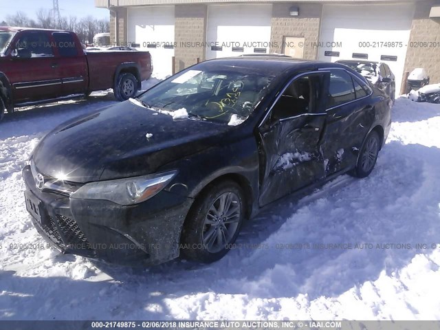 4T1BF1FK8FU088279 - 2015 TOYOTA CAMRY LE/XLE/SE/XSE შავი ფოტო 2