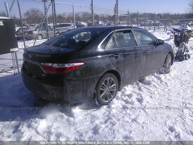 4T1BF1FK8FU088279 - 2015 TOYOTA CAMRY LE/XLE/SE/XSE შავი ფოტო 4