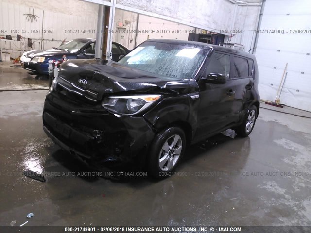 KNDJN2A29H7483590 - 2017 KIA SOUL BLACK photo 2