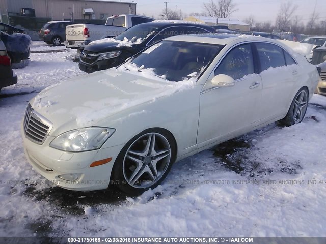 WDDNG86X07A101585 - 2007 MERCEDES-BENZ S 550 4MATIC WHITE photo 2