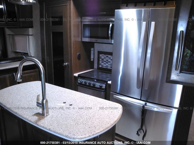 5ZT3SN3B2HG702677 - 2017 FOREST RIVER SANIBEL 380  奶油色 照片 7