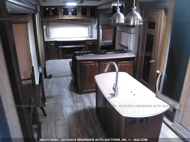 5ZT3SN3B2HG702677 - 2017 FOREST RIVER SANIBEL 380  奶油色 照片 8