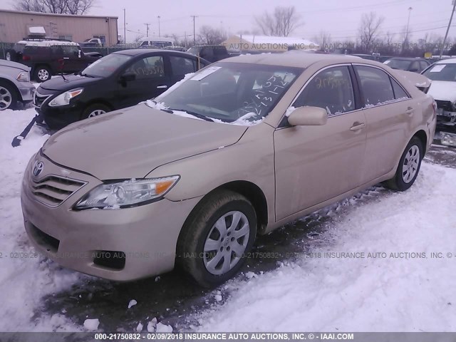 4T1BF3EK4BU649293 - 2011 TOYOTA CAMRY SE/LE/XLE Золотой фото 2