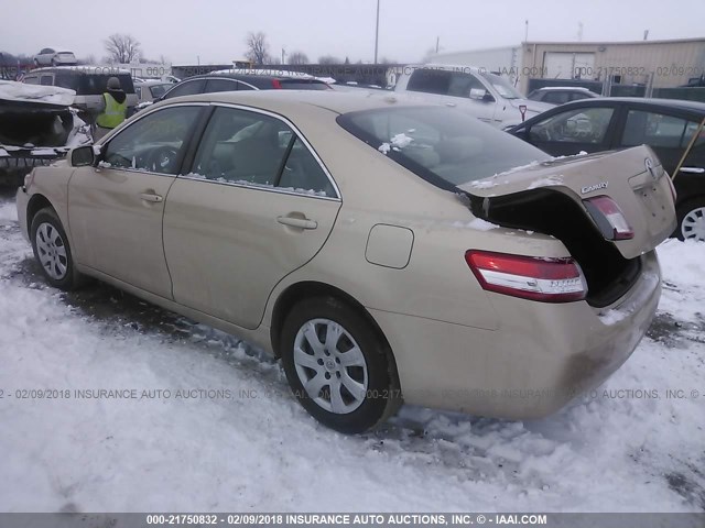 4T1BF3EK4BU649293 - 2011 TOYOTA CAMRY SE/LE/XLE Золотой фото 3