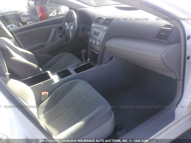 4T1BE46K19U858766 - 2009 TOYOTA CAMRY SE/LE/XLE WHITE photo 5
