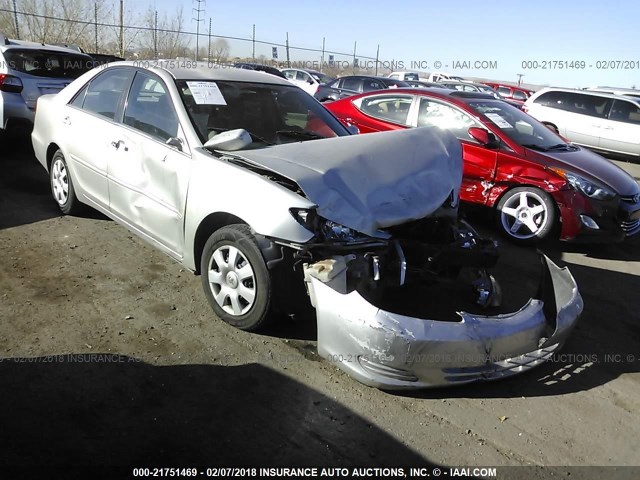 4T1BE32K32U042793 - 2002 TOYOTA CAMRY LE/XLE/SE 银色 照片 1