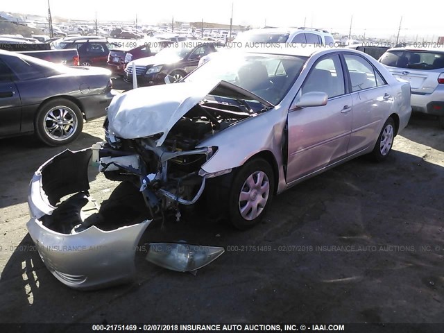 4T1BE32K32U042793 - 2002 TOYOTA CAMRY LE/XLE/SE 银色 照片 2