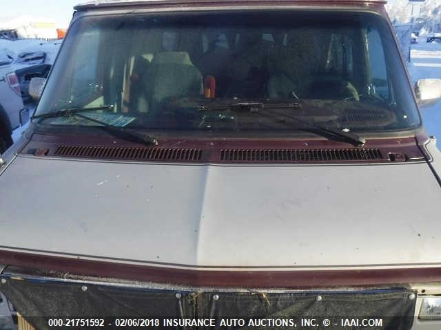 1GBEG25HXG7127842 - 1986 CHEVROLET G20 SILVER photo 10