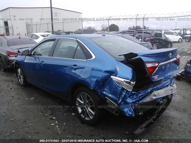 4T1BF1FKXHU662030 - 2017 TOYOTA CAMRY LE/XLE/SE/XSE BLUE photo 3