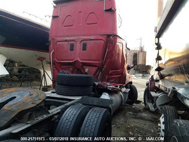 1FUJGLD66GLHU8613 - 2016 FREIGHTLINER CASCADIA 125  RED photo 4