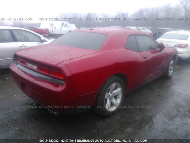 2C3CDYAGXDH500653 - 2013 DODGE CHALLENGER SXT RED photo 4