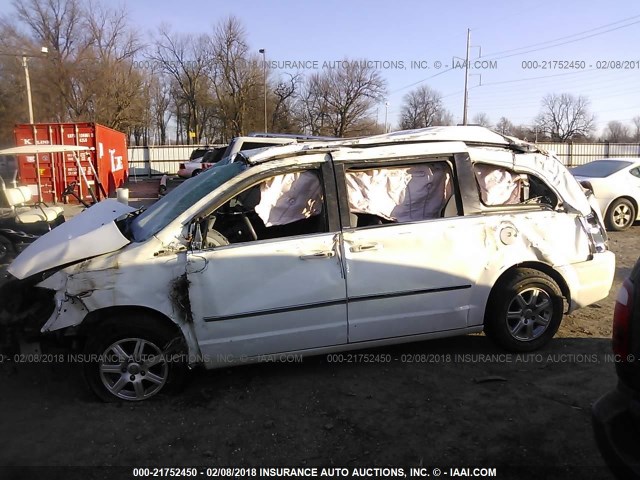 2A4RR5D15AR450533 - 2010 CHRYSLER TOWN & COUNTRY TOURING WHITE photo 6