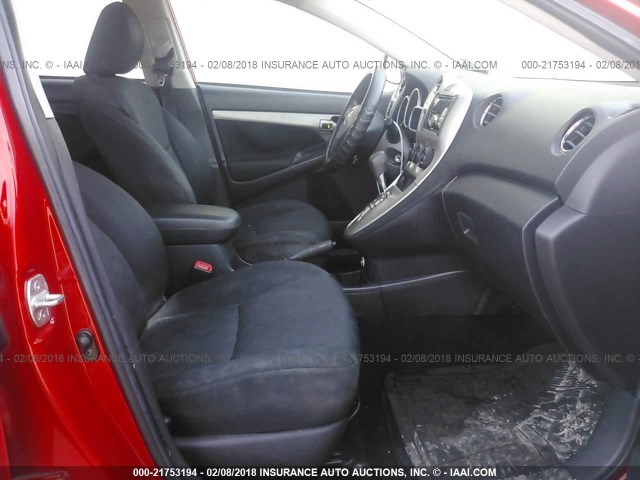 2T1KU4EE7AC198480 - 2010 TOYOTA COROLLA MATRIX  RED photo 5