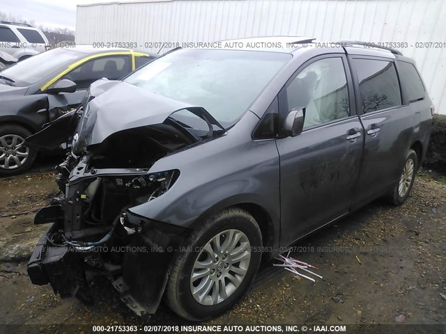 5TDYK3DC5FS640648 - 2015 TOYOTA SIENNA XLE/LIMITED GRAY photo 2