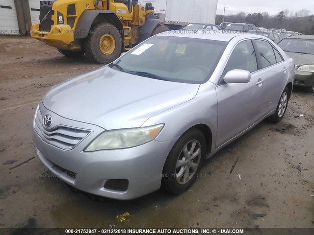 4T1BF3EK6AU070448 - 2010 TOYOTA CAMRY SE/LE/XLE SILVER photo 2