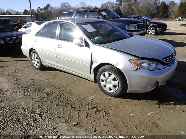 4T1BE32K22U067099 - 2002 TOYOTA CAMRY LE/XLE/SE SILVER photo 1