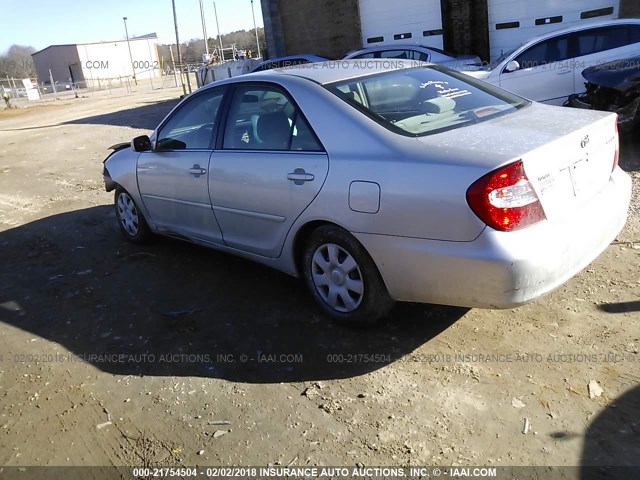 4T1BE32K22U067099 - 2002 TOYOTA CAMRY LE/XLE/SE SILVER photo 3