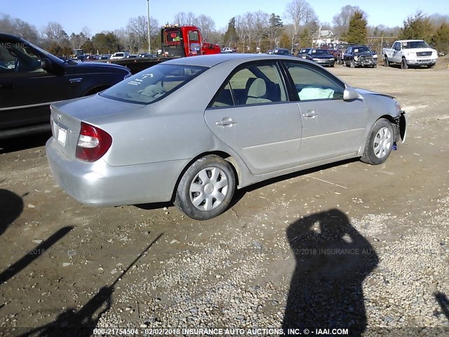 4T1BE32K22U067099 - 2002 TOYOTA CAMRY LE/XLE/SE SILVER photo 4