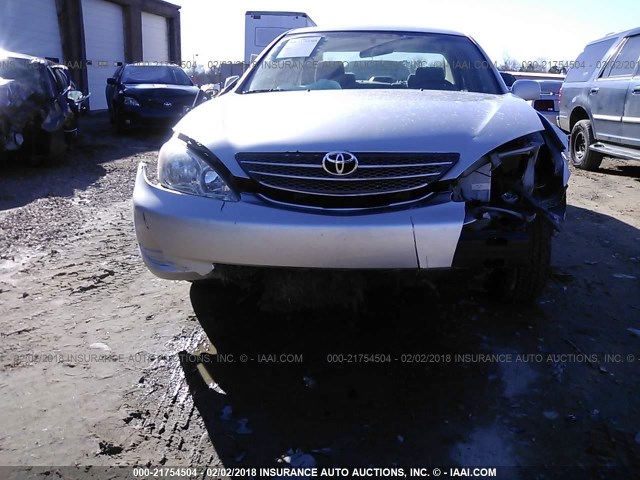 4T1BE32K22U067099 - 2002 TOYOTA CAMRY LE/XLE/SE SILVER photo 6