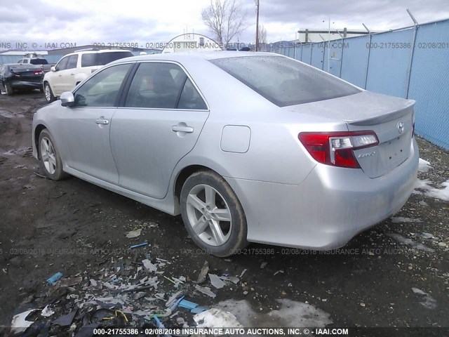 4T1BF1FK8EU410384 - 2014 TOYOTA CAMRY L/SE/LE/XLE 银色 照片 3