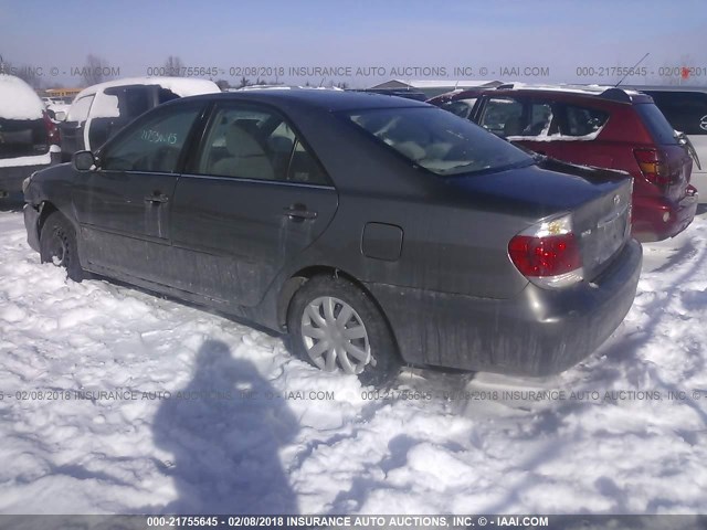 4T1BE32K05U612835 - 2005 TOYOTA CAMRY LE/XLE/SE GRAY photo 3