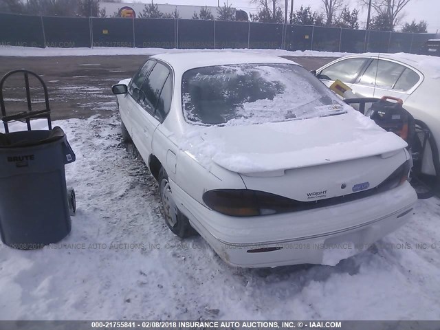 1G2HX52K4WH201411 - 1998 PONTIAC BONNEVILLE SE WHITE photo 3