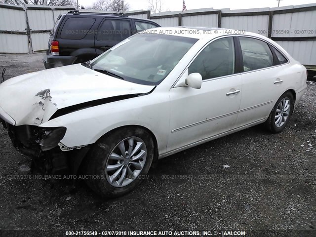 KMHFC46FX7A216586 - 2007 HYUNDAI AZERA SE/LIMITED WHITE photo 2