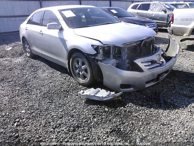 4T4BF3EK1AR056821 - 2010 TOYOTA CAMRY SE/LE/XLE Серебристый фото 1